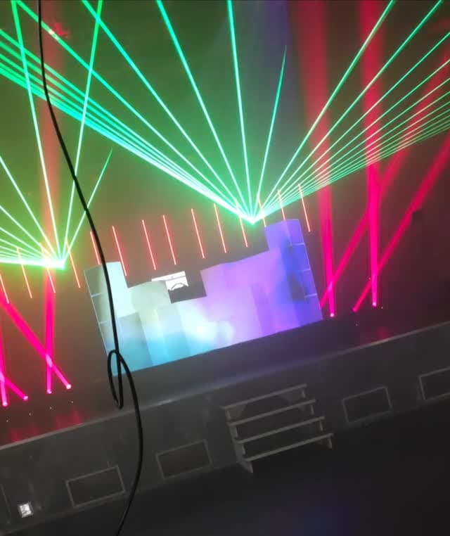 Structuur 2024 in De Bosuil — projection mapping en lasers