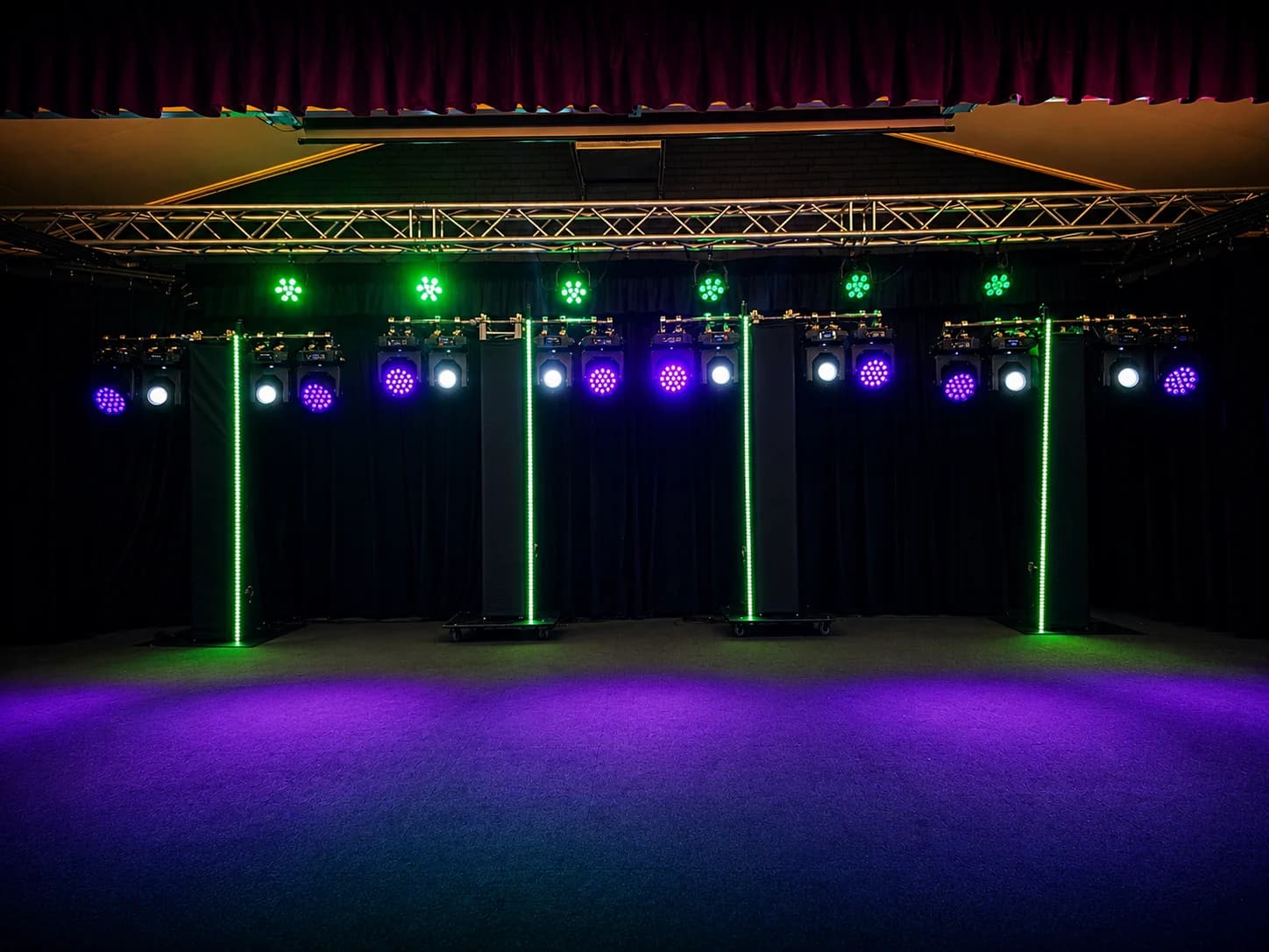 Feestverlichting van DAE Productions - LED-uplighting en movingheads
