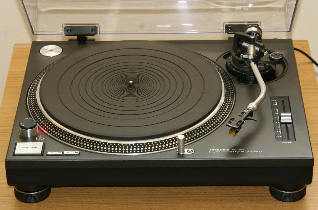 Technics - SL-1210MK2 Draaitafel huren — DJ bij DAE Productions
